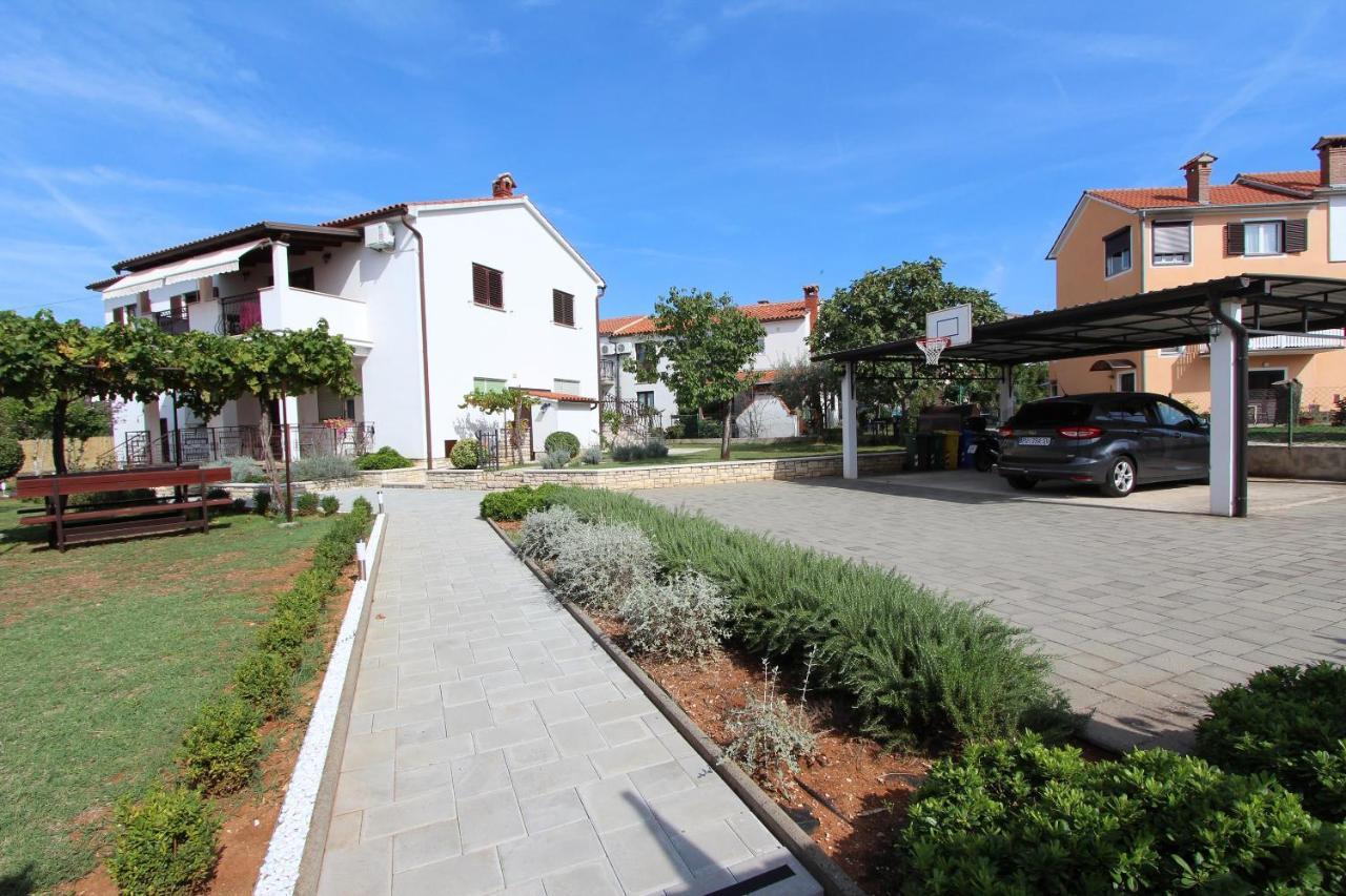 Apartments Mirela Ровинь Экстерьер фото